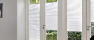 Bild enthält, Door, Architecture, Building, Housing, Home Decor, Window, House