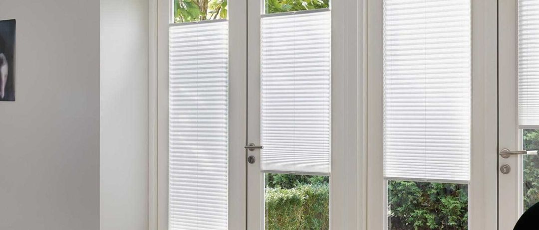 Bild enthält, Door, Architecture, Building, Housing, Home Decor, Window, House