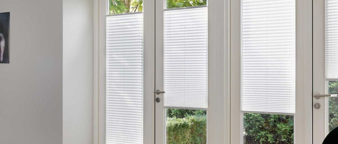 Bild enthält, Door, Architecture, Building, Housing, Home Decor, Window, House