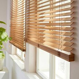 Bild enthält, Home Decor, Window, Curtain, Window Shade, Plant, Hardwood, Stained Wood, Wood, Windowsill, Bay Window