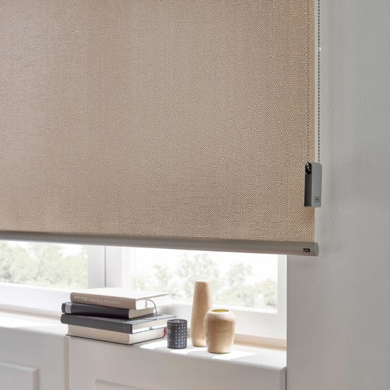 Bild enthält, Curtain, Home Decor, Window Shade, Linen, Indoors, Interior Design, Window, Windowsill