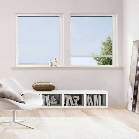 Bild enthält, Window, Home Decor, Furniture, Windowsill, Chair, Rug