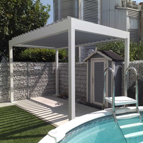 Bild enthält, Interior Design, House, Housing, Porch, Outdoors, Patio, Pergola, Backyard, Hot Tub