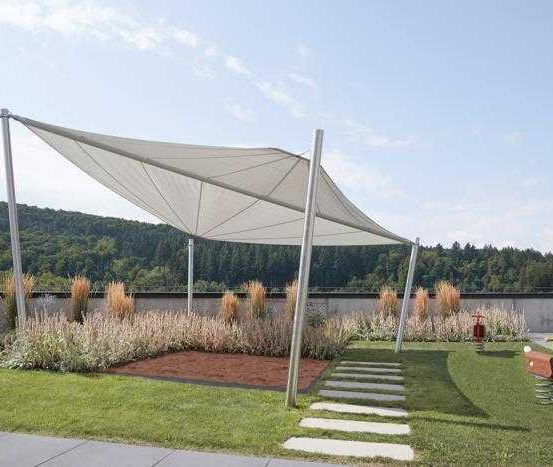 Bild enthält, Grass, Lawn, Canopy, Outdoors, Shelter, Fire Hydrant