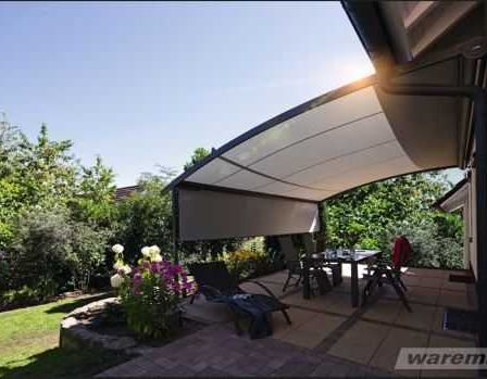 Bild enthält, Backyard, Nature, Outdoors, House, Housing, Patio, Canopy, Garden, Chair, Awning