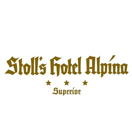 Stoll's Hotel Alpina Logo mit goldenem Rand und drei Sternen darunter, was auf ein Superior-Hotel hinweist.