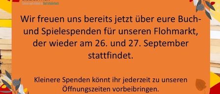 Ein Ankündigungsposter für einen Buch- und Spieleflohmarkt in Bad Schallerbach, Österreich, geplant für den 26. und 27. September. Es ermutigt Besucher, ihre Buch- und Spielspenden mitzubringen und die Organisatoren für große Spenden zu benachrichtigen.