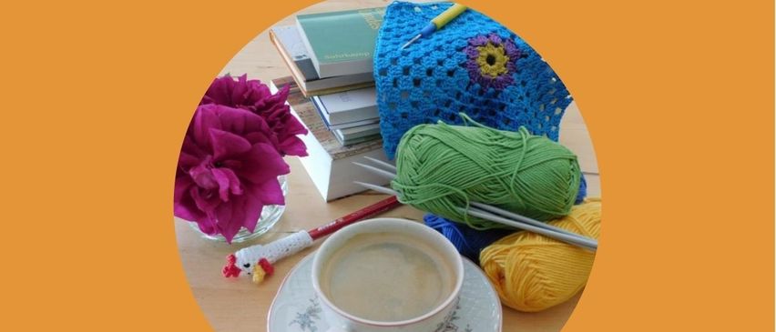 Das Team der Bibliothek Meiningen lädt alle herzlich ein, die Freude am Handarbeiten zu teilen - ob Stricken, Häkeln oder andere kreative Techniken. In einer gemütlichen Runde möchten wir gemeinsam arbeiten, Ideen austauschen und einen angenehmen Nachmittag verbringen. Auch für das leibliche Wohl wird selbstverständlich gesorgt.