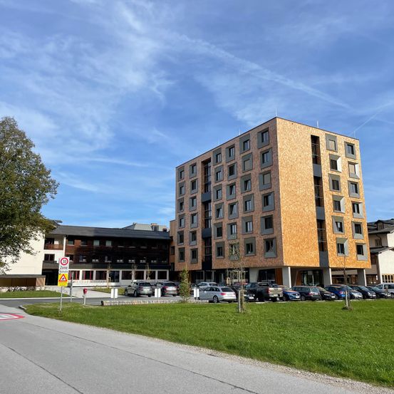 Bild enthält, City, Building Complex, Car, Urban, Pickup Truck