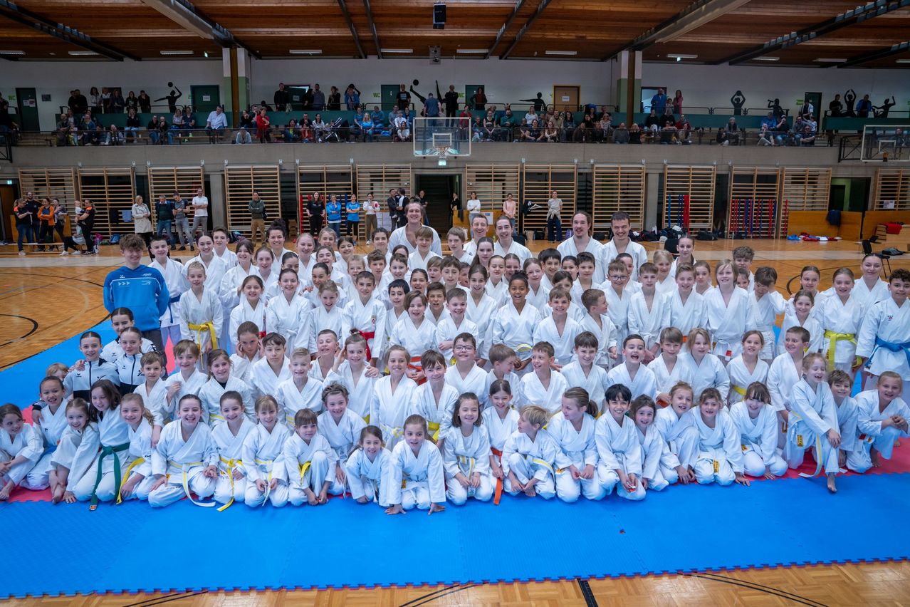 Bild enthält, People, Person, Karate, Martial Arts, Sport, Judo, Face, Head
