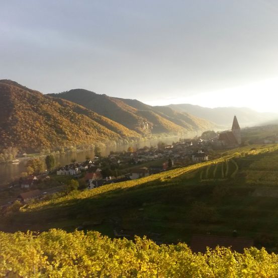 Bild enthält, Slope, Countryside, Hill, Nature, Outdoors, Scenery, Landscape, Flare, Grass, Mountain Range