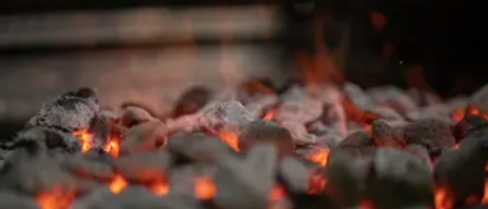 Bild enthält, Mountain, Nature, Outdoors, Bonfire, Fire, Flame, Eruption, Volcano