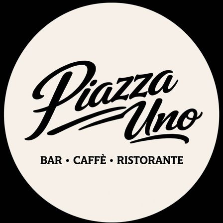 Das Logo für Piazza Uno, ein Bar, Café und Restaurant, zeigt ein stilisiertes 'Piazza Uno' in Schwarz auf einem weißen Kreis mit schwarzem Rand.