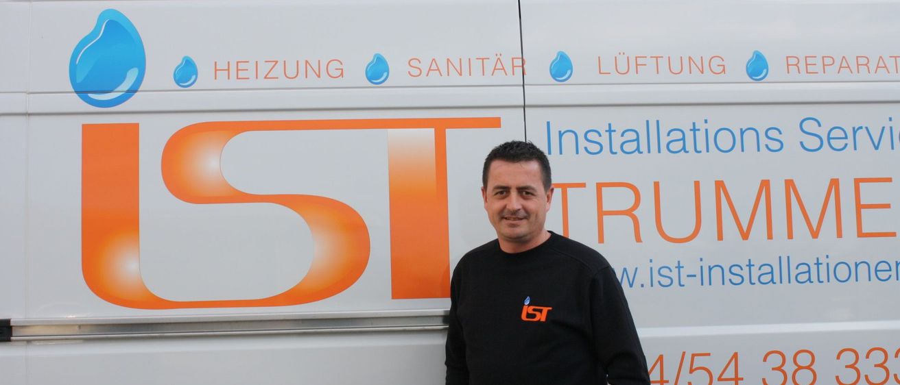 Bild enthält, T-Shirt, Face, Person, Photography, Portrait, Adult, Male, Man, Long Sleeve, People