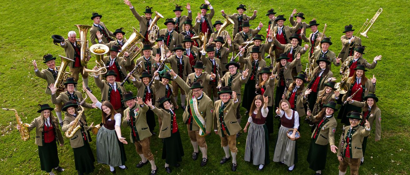 Image contains, People, Person, Group Performance, Music Band, Adult, Female, Woman, Male, Man, Teen