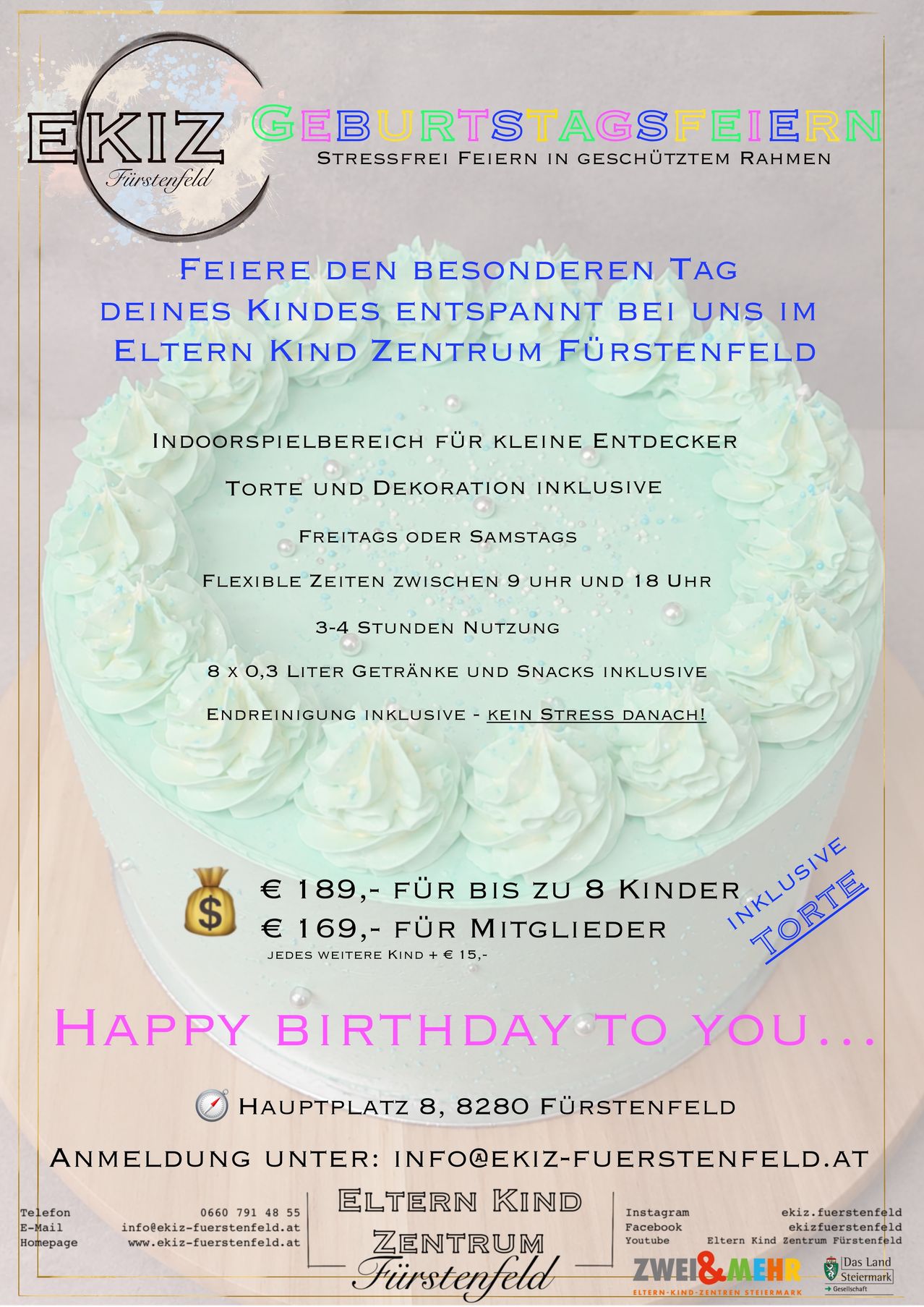 Eine Einladung zur Kindergeburtstagsfeier mit einem mintfarbenen Kuchen, dekorativen Perlen, einem Preisschild und einem flexiblen Zeitfenster zwischen 9 Uhr und 18 Uhr. Die Veranstaltung beinhaltet Kuchen, Getränke, Snacks und keine Stressreinigung.
