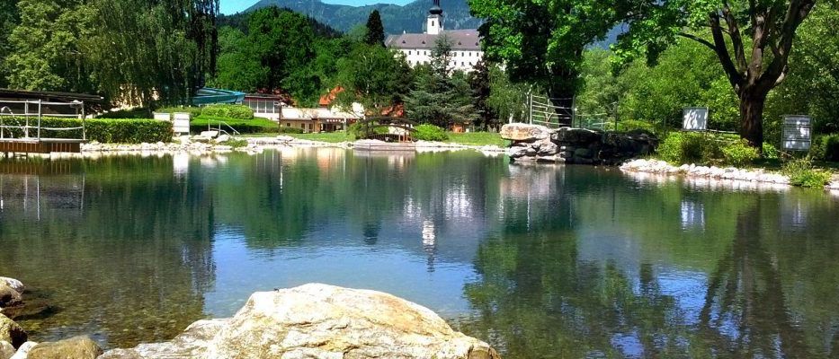 Bild enthält, Nature, Outdoors, Pond, Scenery, Water, Landscape, Grass, Park, Vegetation, Lake