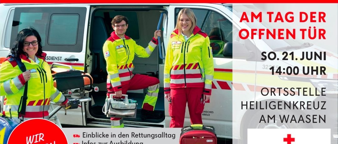 Treten Sie dem Rettungsdienstteam bei. Zwei lächelnde Personen in gelben Uniformen stehen vor einem Krankenwagen. Der Van hat den Text 'AM TA OFFNE'. Eine Frau hält eine rote Tasche.