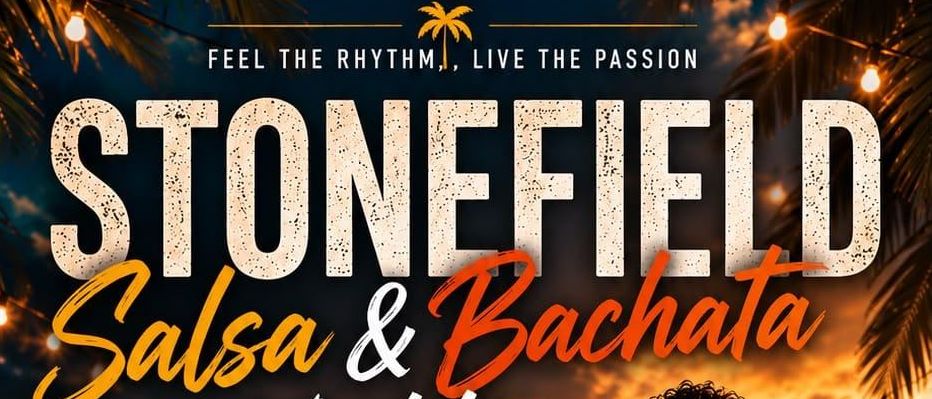 Ein Plakat für Salsa & Bachata Night am 25.07.2026 im Steinfeld Zentrum, das ein Paar zeigt, das unter einem Sonnenuntergang mit Palmen und Lichterketten tanzt.