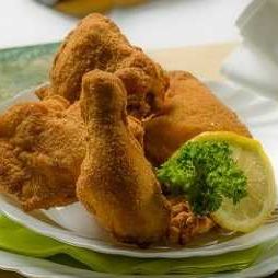 Bild enthält, Food, Fried Chicken, Food Presentation, Cutlery