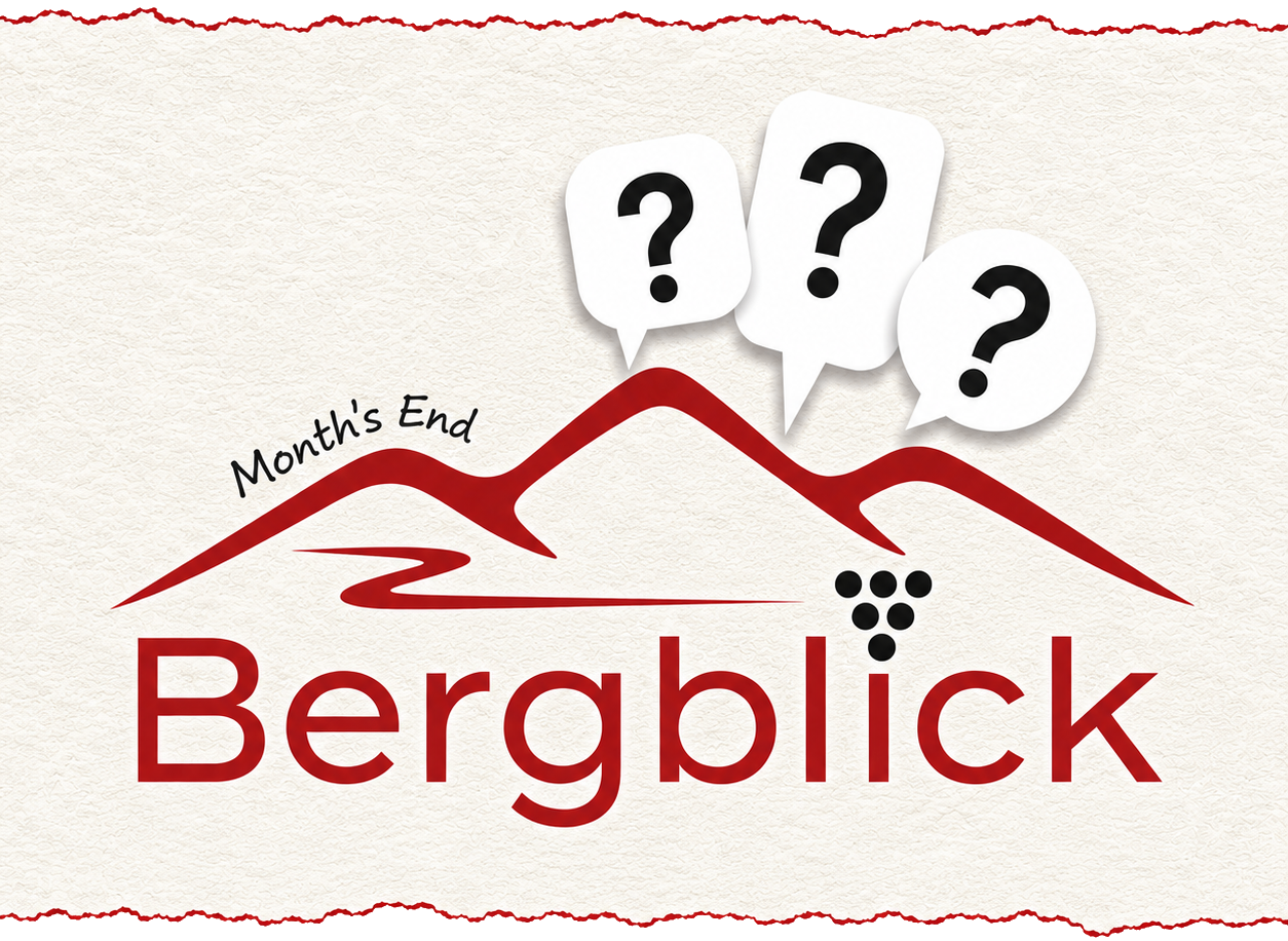 Ein Logo für 'Month's End Bergblick' mit drei Fragezeichen über einer Bergsilhouette und drei Weinbeeren darunter.