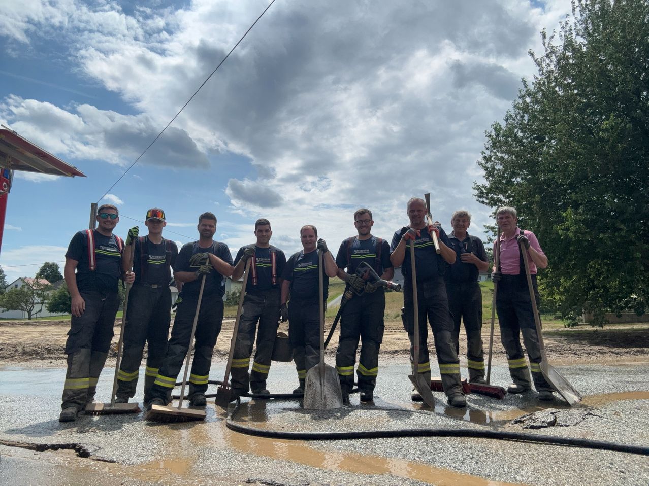 Bild enthält, People, Person, Worker, Adult, Male, Man, Groupshot