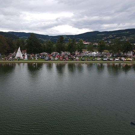 Bild enthält, Nature, Outdoors, Scenery, Lake, Water, Pond, Waterfront, City, Landscape, Boat