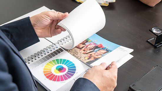 Bild enthält, Business Card, Paper, Text, Chart