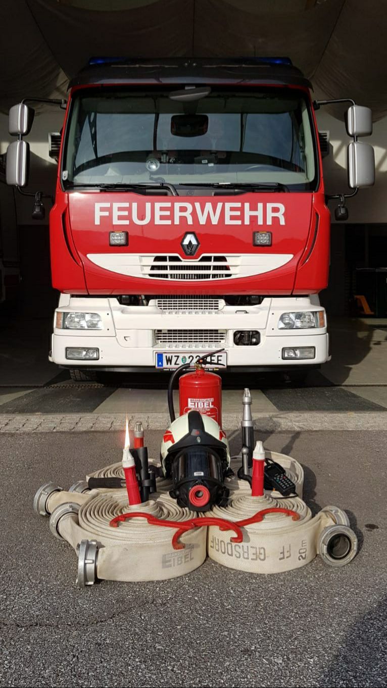 Bild enthält, Transportation, Truck, Vehicle, Bumper, Machine, Wheel, Lawn, Lawn Mower, Plant, Tool