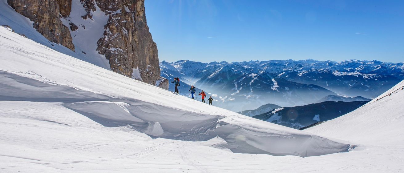 Bild enthält, Slope, Mountain, Mountain Range, Nature, Outdoors, Peak, Scenery, Person, Piste, Ice