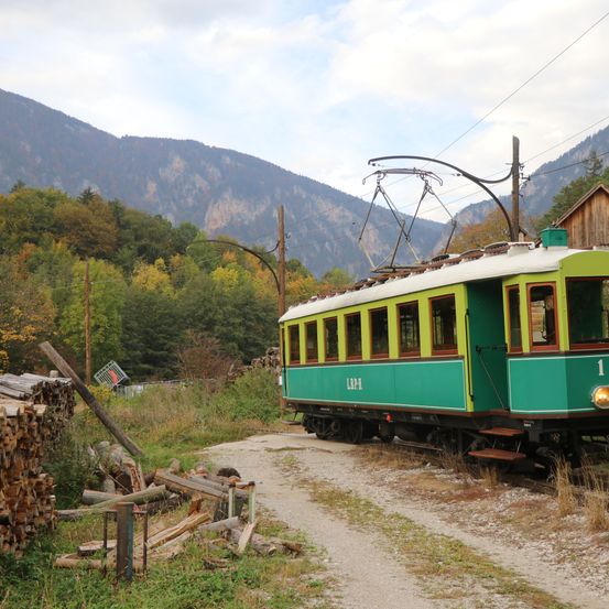 Triebwagen 1 im Herbst im Steinhofgraben