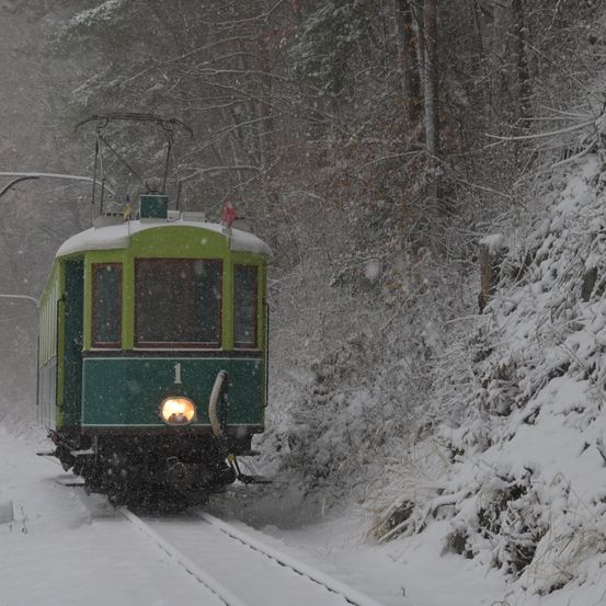 Triebwagen 1 bei Haaberg im Schnee