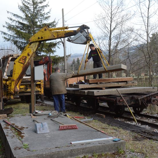 Der Bahnsteig der Haltestelle Haaberg wird neu gebaut.