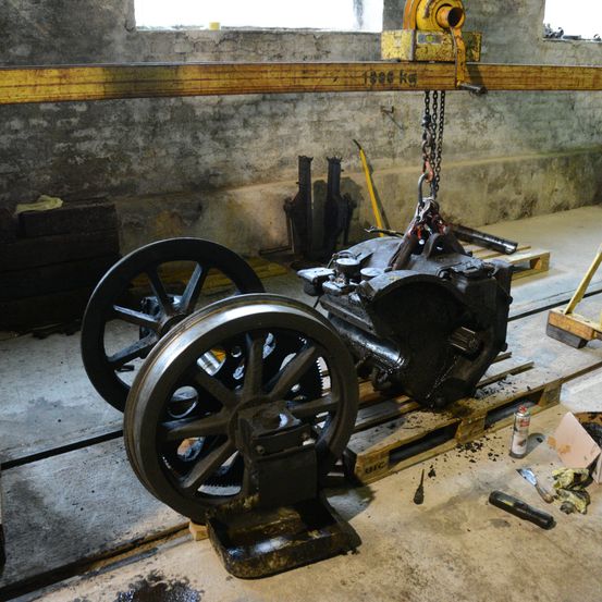 Ausbau von Achsen und Fahrmotoren der E-Lok E1