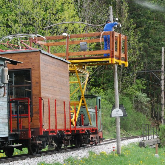 Fahrleitungsarbeiten mit unserem Turmwagen