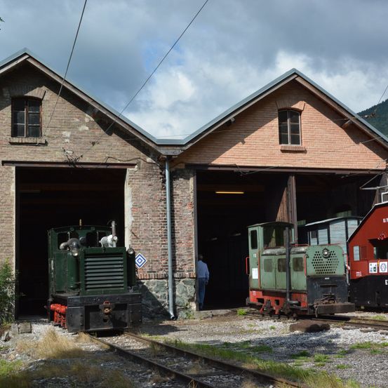 Fahrzeugparade in Hirschwang