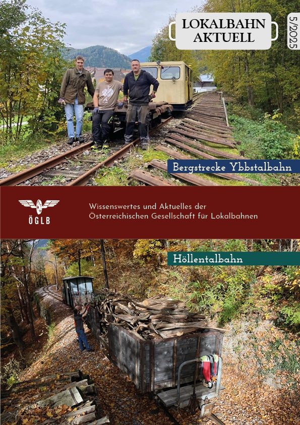 Ein Zeitschriftencover mit drei Männern, die neben einer kleinen Bahn auf einer Strecke stehen. Der Hintergrund besteht aus Bäumen und Bergen.