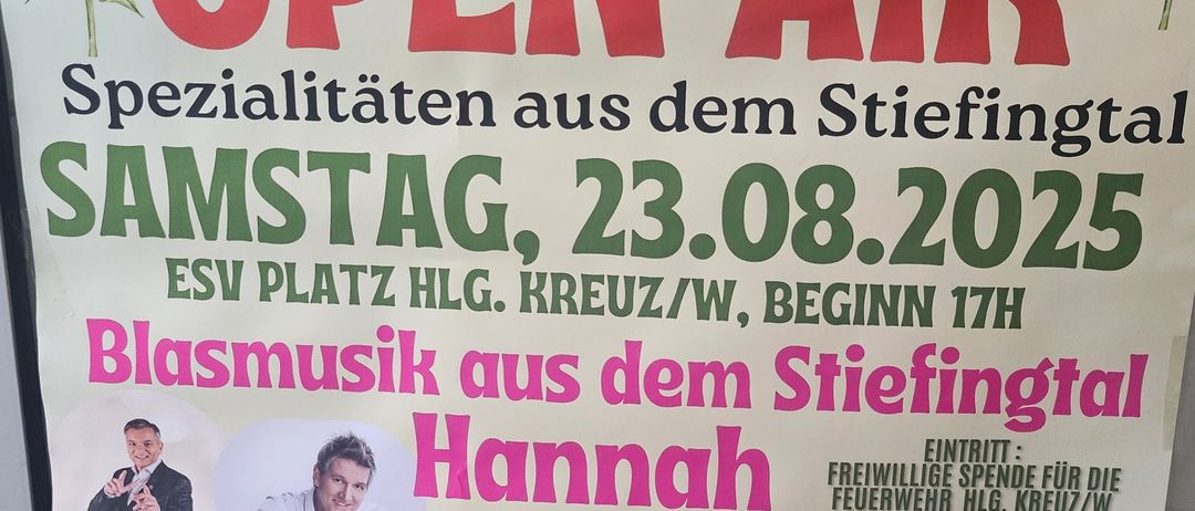 Ein Plakat bewirbt eine Open-Air-Veranstaltung mit Live-Musik von Hannah Natalie Holzner, Silvio Samoni, Markus Wolffahrt und DJ Daniel Dusenflitt. Die Veranstaltung ist für den 23. August 2025 am ESV Platz HLG. Kreuz/W geplant.