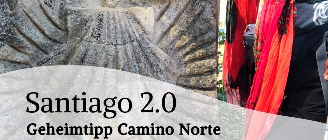 Plakat für die Veranstaltung Santiago 2.0. Eine Frau mit einem Schal steht neben einer Steinskulptur. Datum: 25. März 2026. Zeit: 10:00 im Pfarrheim St. Martin.