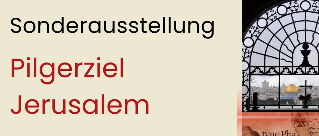Ein Plakat für eine Ausstellung im Stiftsmuseum Garsten, das historische Karten und Pilgergegenstände zeigt, einschließlich einer Karte des Heiligen Landes aus dem Jahr 1700. Die Ausstellung ist an bestimmten Terminen im Juli, August und September geöffnet.