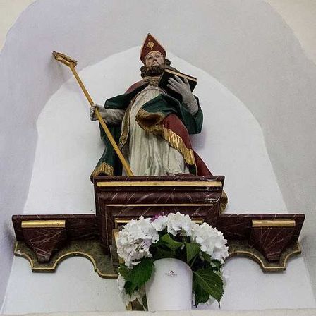 Bild enthält, Building, Monastery, Cross, Symbol, Altar, Church