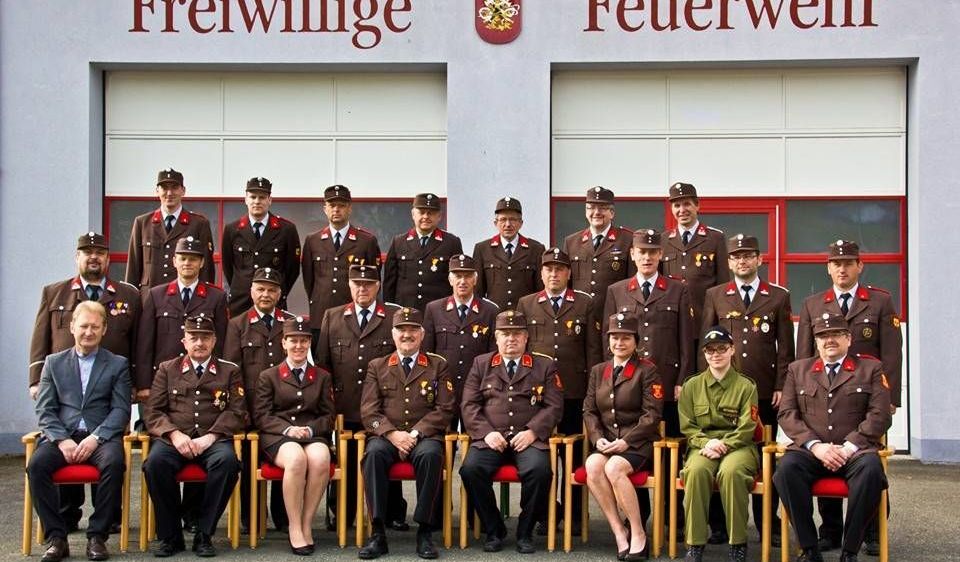 Bild enthält, People, Person, Adult, Male, Man, Officer, Military, Military Officer, Coat, Suit