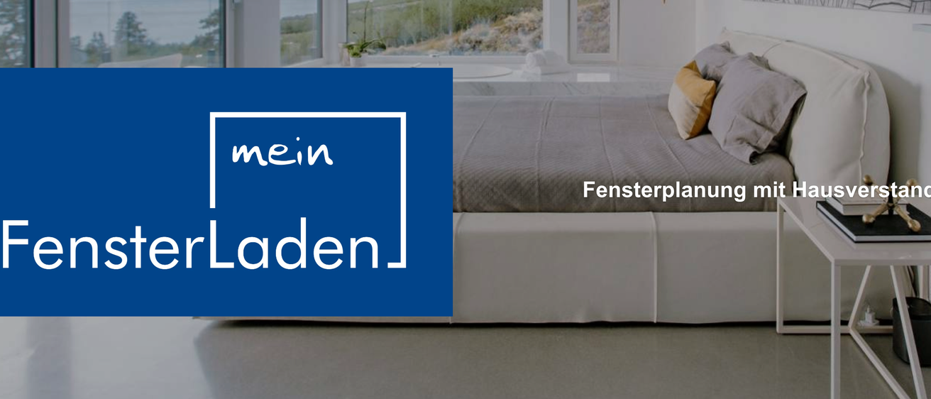 Ein Schlafzimmer mit einem Bett und einem weiß umrahmten Fenster, das eine Aussicht auf eine Landschaft draußen zeigt. Das Wort Fensterden ist in weiß auf einem blauen Hintergrund angezeigt.