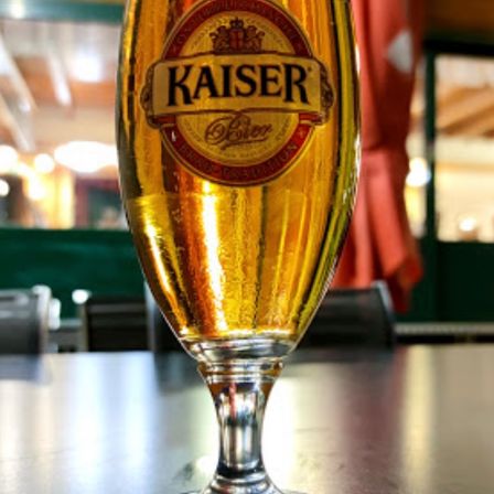 Bild enthält, Alcohol, Beer, Beverage, Glass, Lager, Beer Glass, Liquor, Architecture, Building, Factory