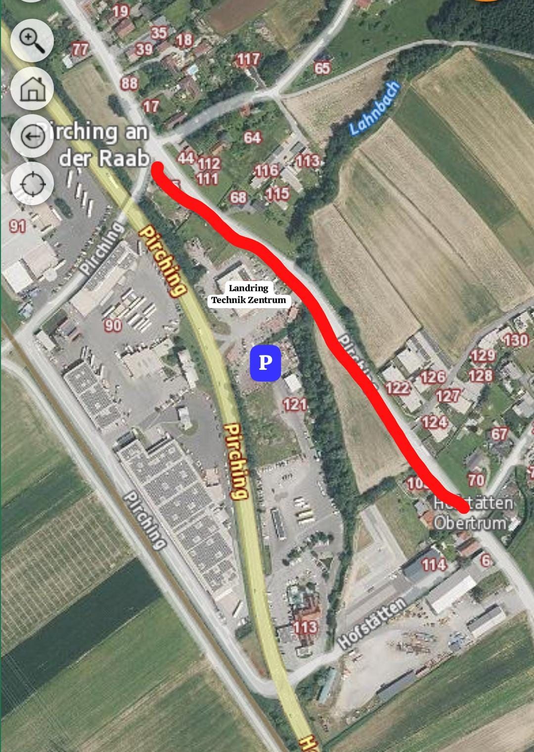 Eine Karte zeigt eine Luftaufnahme einer Route mit der Bezeichnung 'Landring Technik Zentrum' mit verschiedenen nummerierten Straßen und Kreuzungen, einschließlich der Straßen 'Pirching' und 'Obertrum'.