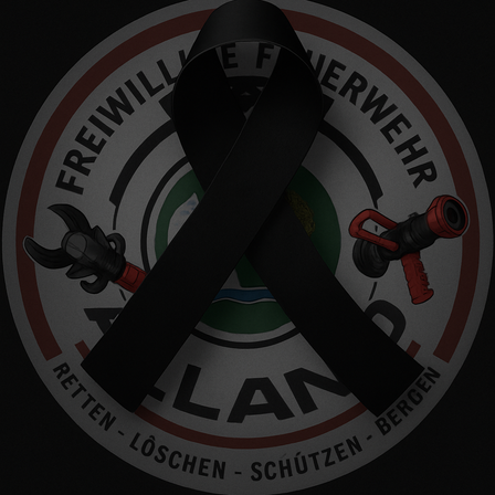 Ein schwarzer Trauerflor mit dem Text Freiwillige Feuerwehr Land darum herum. Der Trauerflor hat zwei rote und schwarze Objekte auf beiden Seiten. Die Objekte sind wahrscheinlich Feuerlöscher.