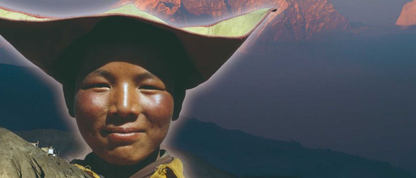 Bild enthält, Mountain Range, Nature, Outdoors, Peak, Photography, Person, Portrait, Rock, Hat, Scenery