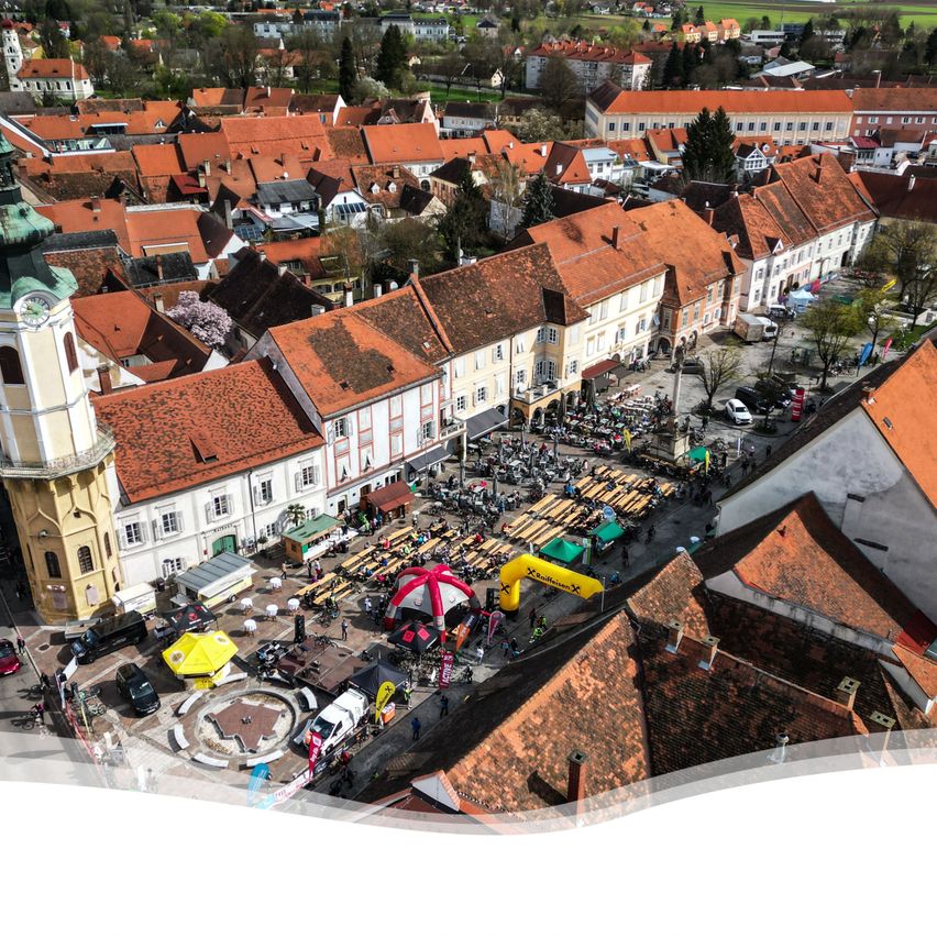 Bild enthält, Neighborhood, City, Urban, House, Housing, Roof, Metropolis, Outdoors, Cityscape, Road