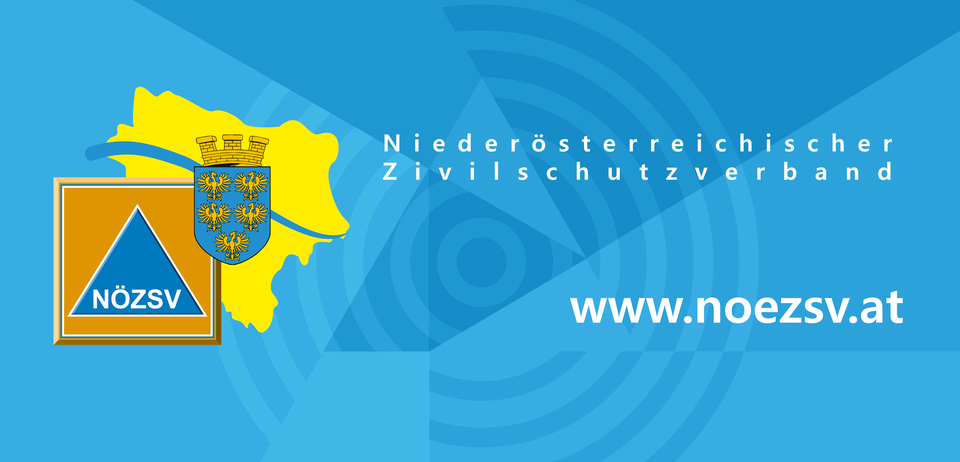 Eine blau-gelbe Karte mit dem Text Niederosterreichisch Zivilschutzverband. Die Karte hat die Form eines Dreiecks mit dem Logo auf der linken Seite. Das Logo hat den Text NOEZSV und einen Schild mit Krone und zwei Adlern. Die Website ist www.noezsv.