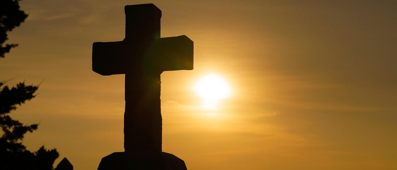 Bild enthält, Cross, Symbol, Nature, Outdoors, Sky, Silhouette